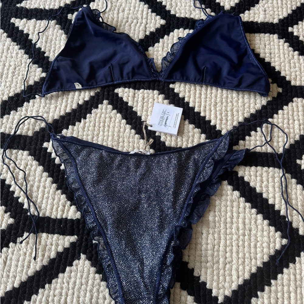 Oseree Navy Ruffle Bikini Set - Picture 5 of 11